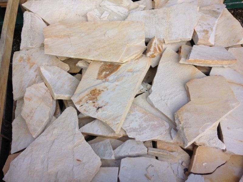 Irregular white quartzite 'Alpe' veneer