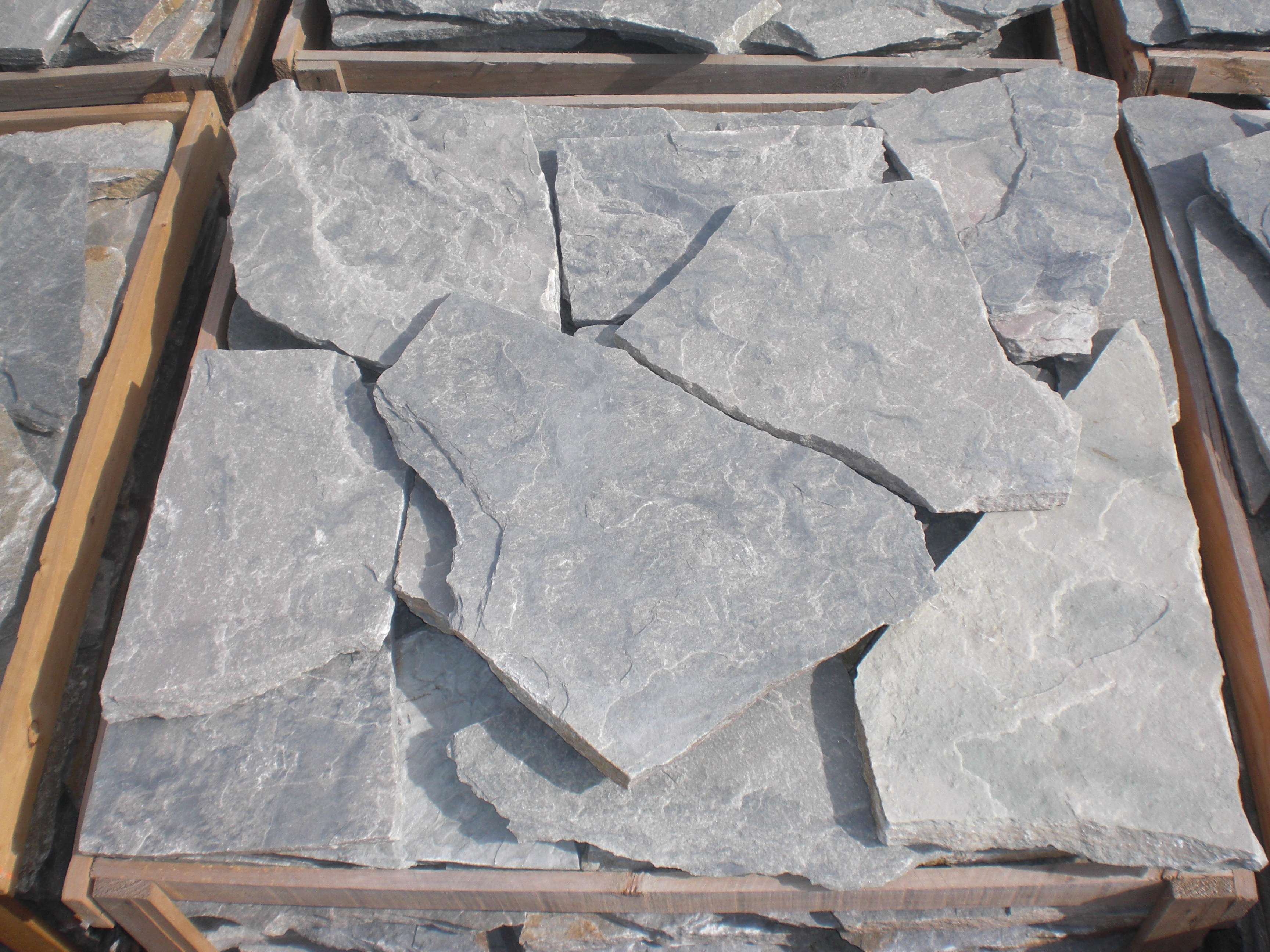 Irregular flat 'Cristal' grey quartzite