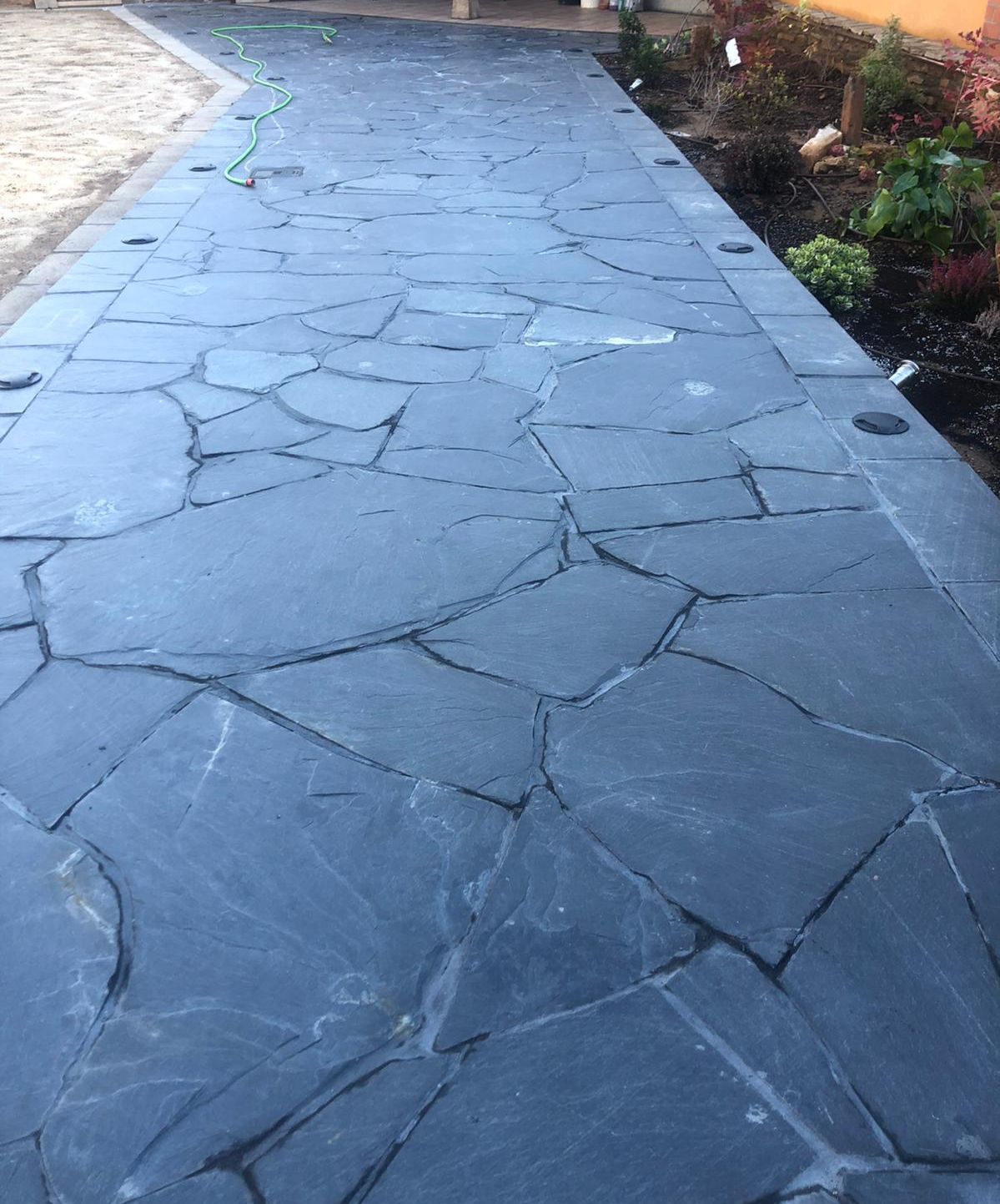 'G. Universal' irregular slate slabs