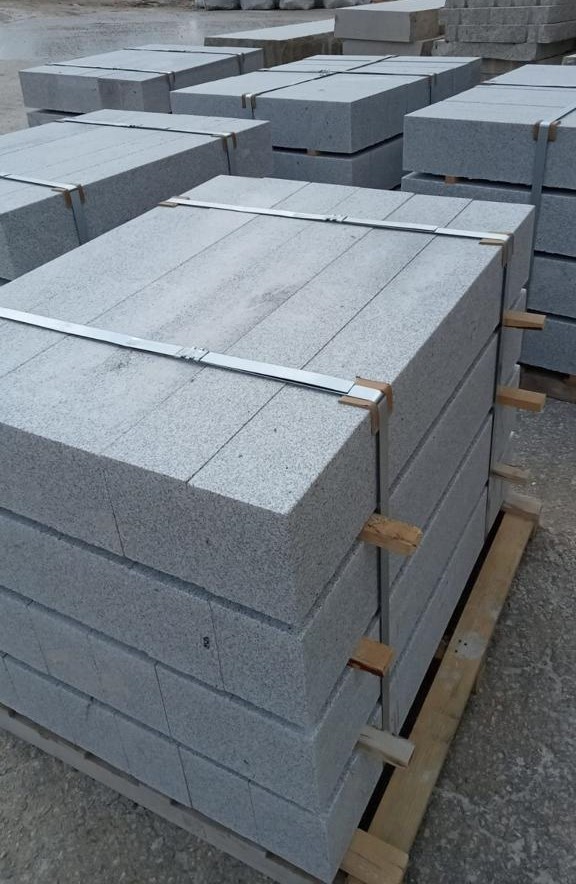 'Alba' grey granite kerbstone